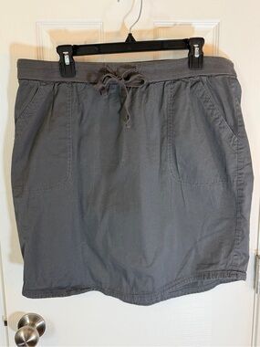 Sonoma Women’s olive colored skirt